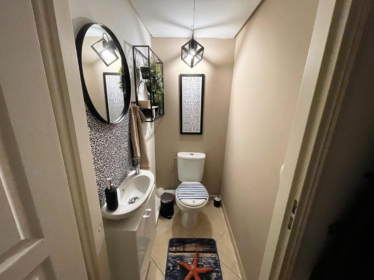 Feels Like Home Juan Flore - Air-Conditioned Furnished Apartment With Terrace & Parking อองทีบส์ ภายนอก รูปภาพ