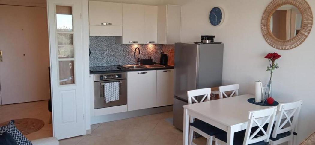 Feels Like Home Juan Flore - Air-Conditioned Furnished Apartment With Terrace & Parking อองทีบส์ ภายนอก รูปภาพ